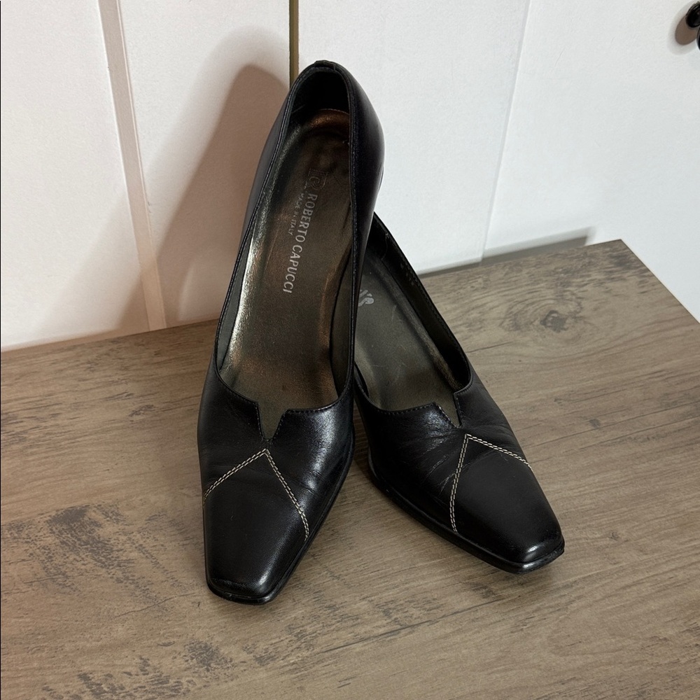 Vintage Roberto Capucci - 7.5 - Black Leather Pumps - x Ingledews